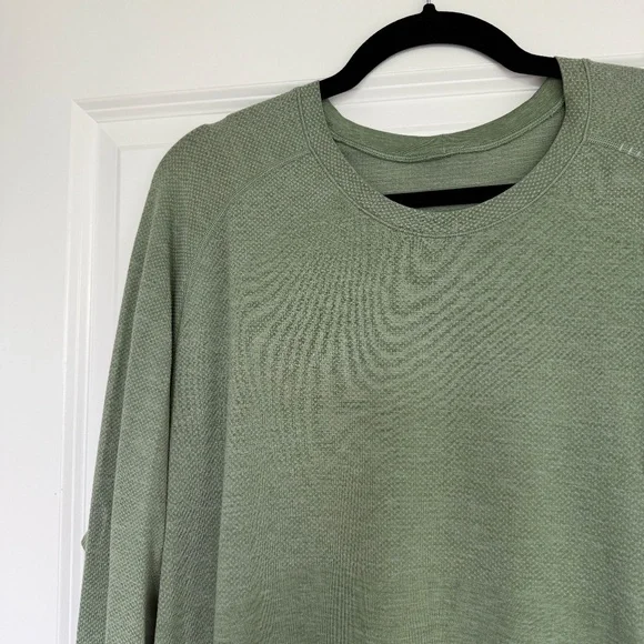 Lululemon Metal Vent Tech Long Sleeve Shirt 2.0 in Green size Men's Large